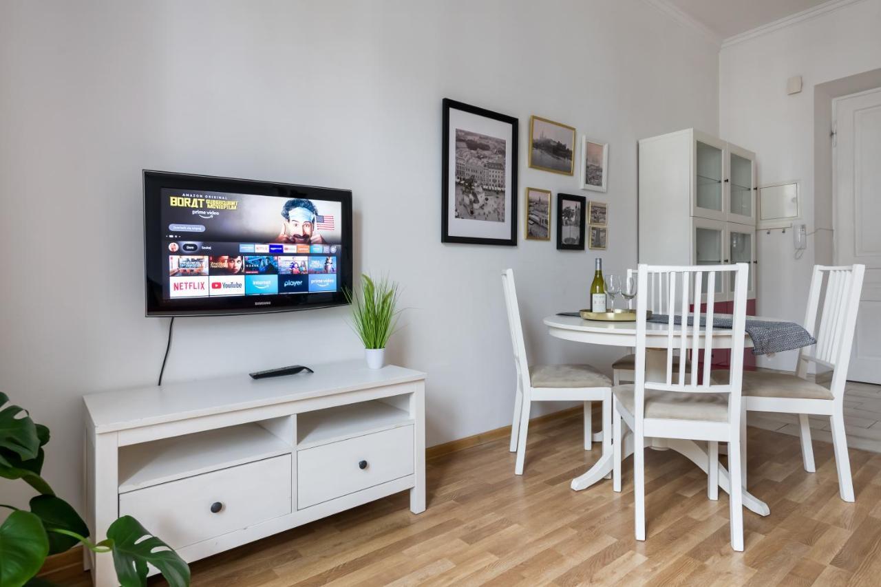 Discover Krakow Apartments - 3 Rakowicka St - Classic Apartments Near Main Station - Netflix Cracóvia Exterior foto