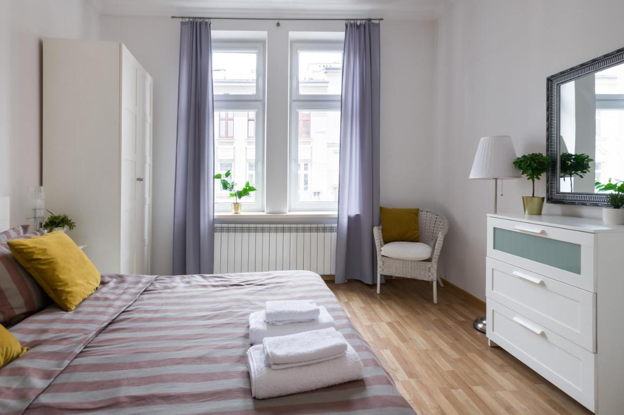 Discover Krakow Apartments - 3 Rakowicka St - Classic Apartments Near Main Station - Netflix Cracóvia Exterior foto