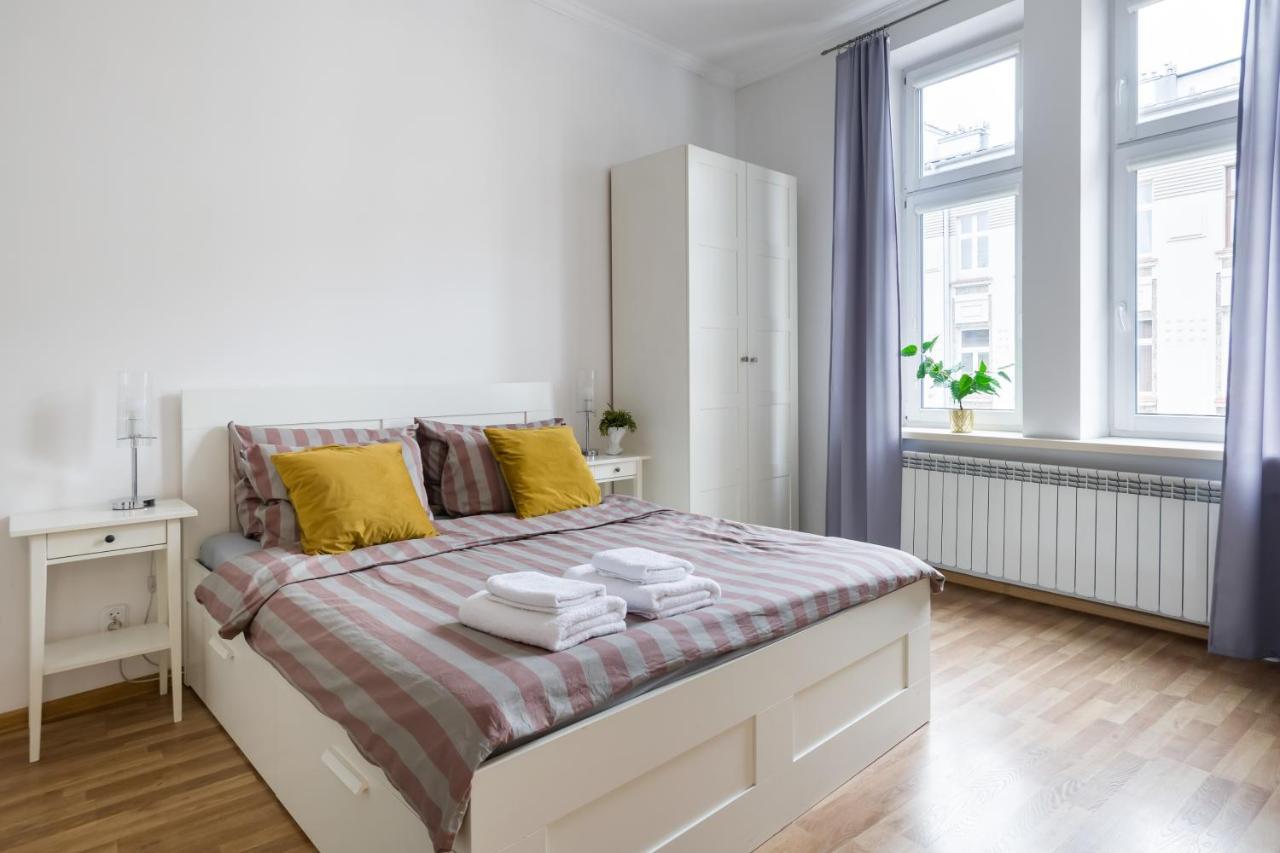 Discover Krakow Apartments - 3 Rakowicka St - Classic Apartments Near Main Station - Netflix Cracóvia Exterior foto